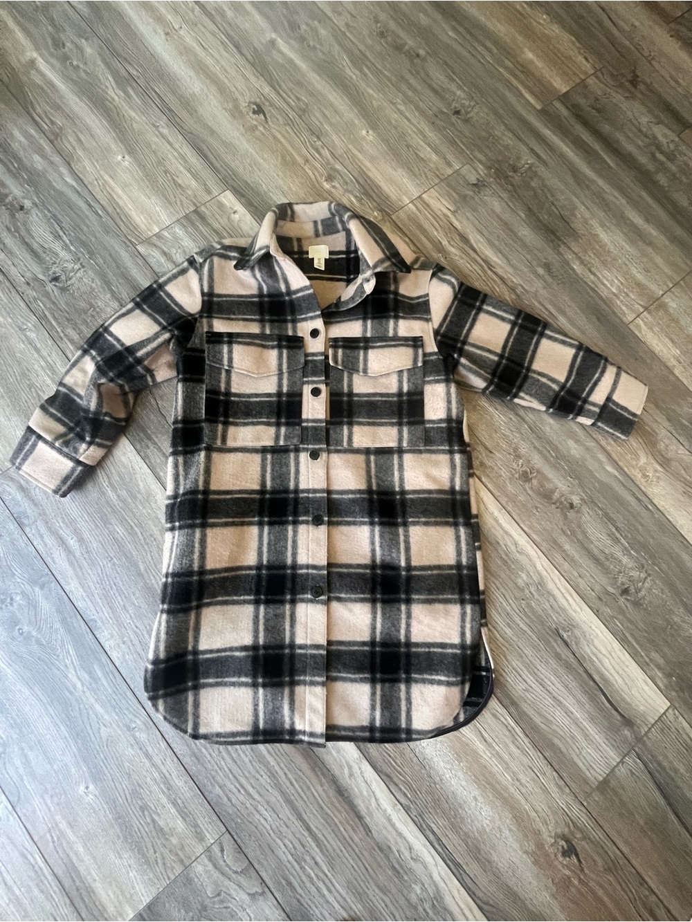 H&M Beige and Black Plaid Shacket - Picture 2 of 5